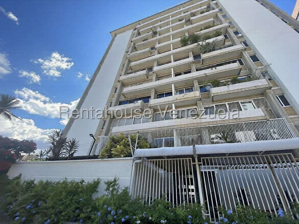 Apartment in Los Palos Grandes, Caracas - 1