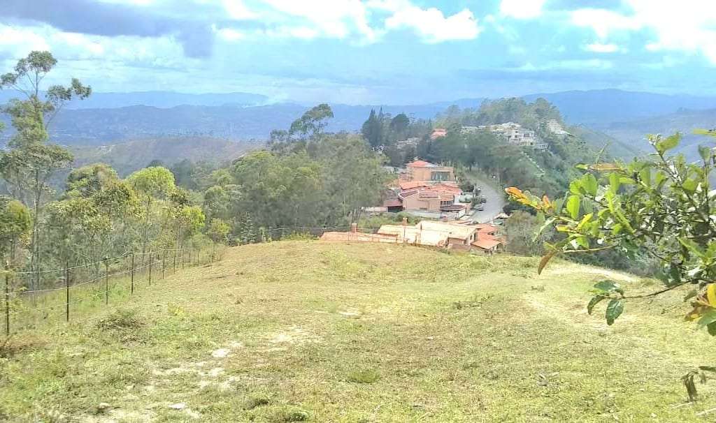 Terreno en Club de Campo, Altos Mirandinos - 1