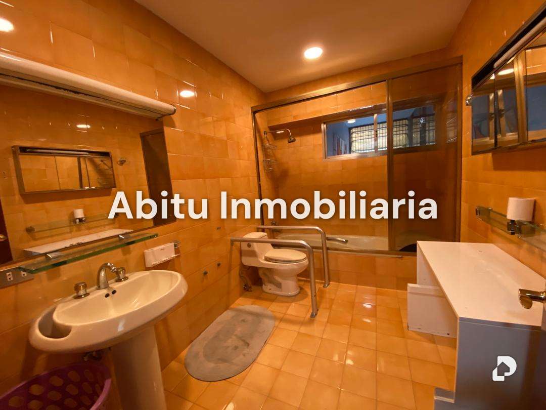 Apartment in Los Palos Grandes, Caracas – 11