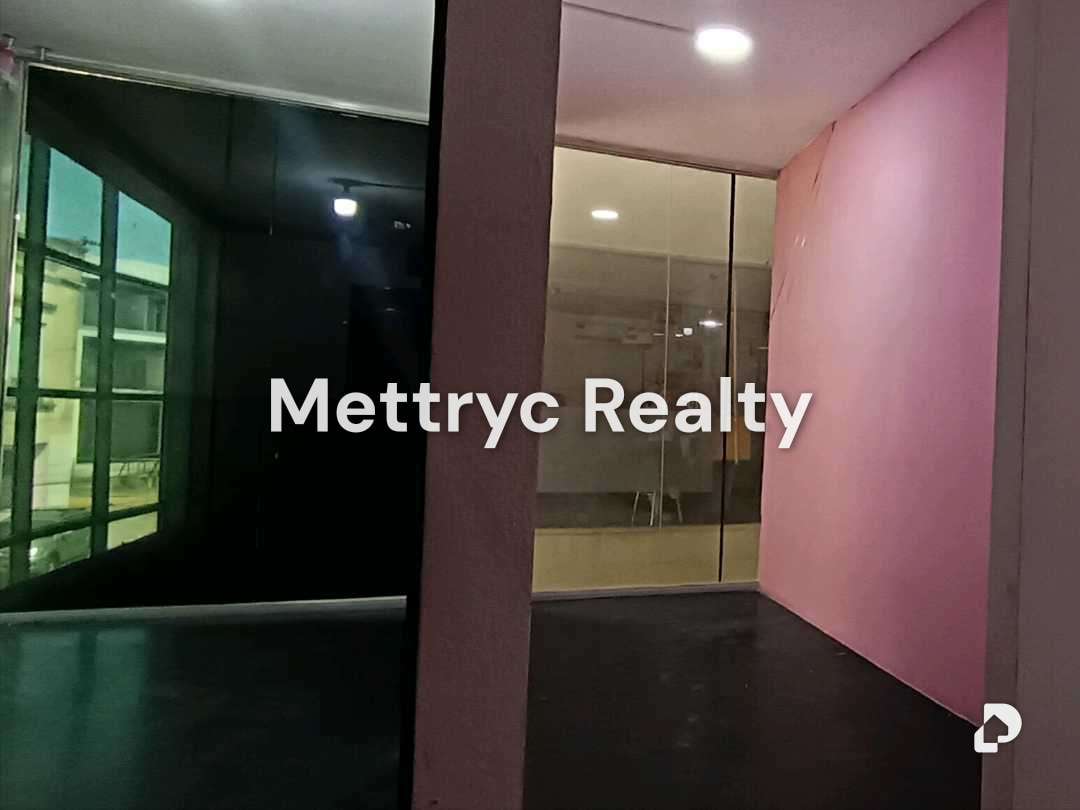 Commercial space in Catedral, Valencia – 6