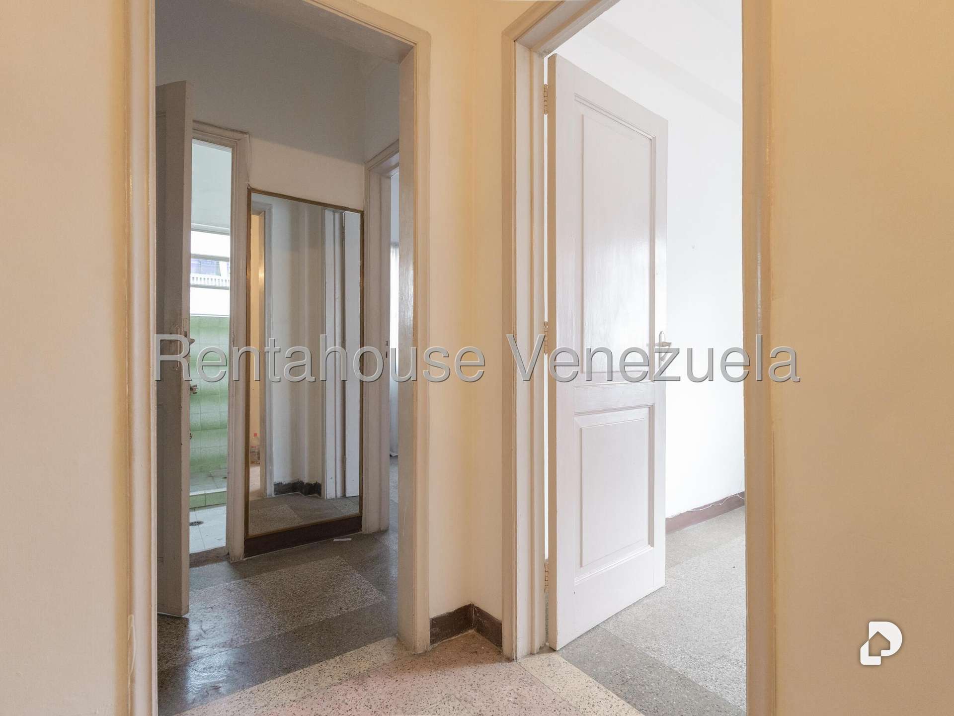 Local comercial en Parroquia San Jose, Caracas – 19