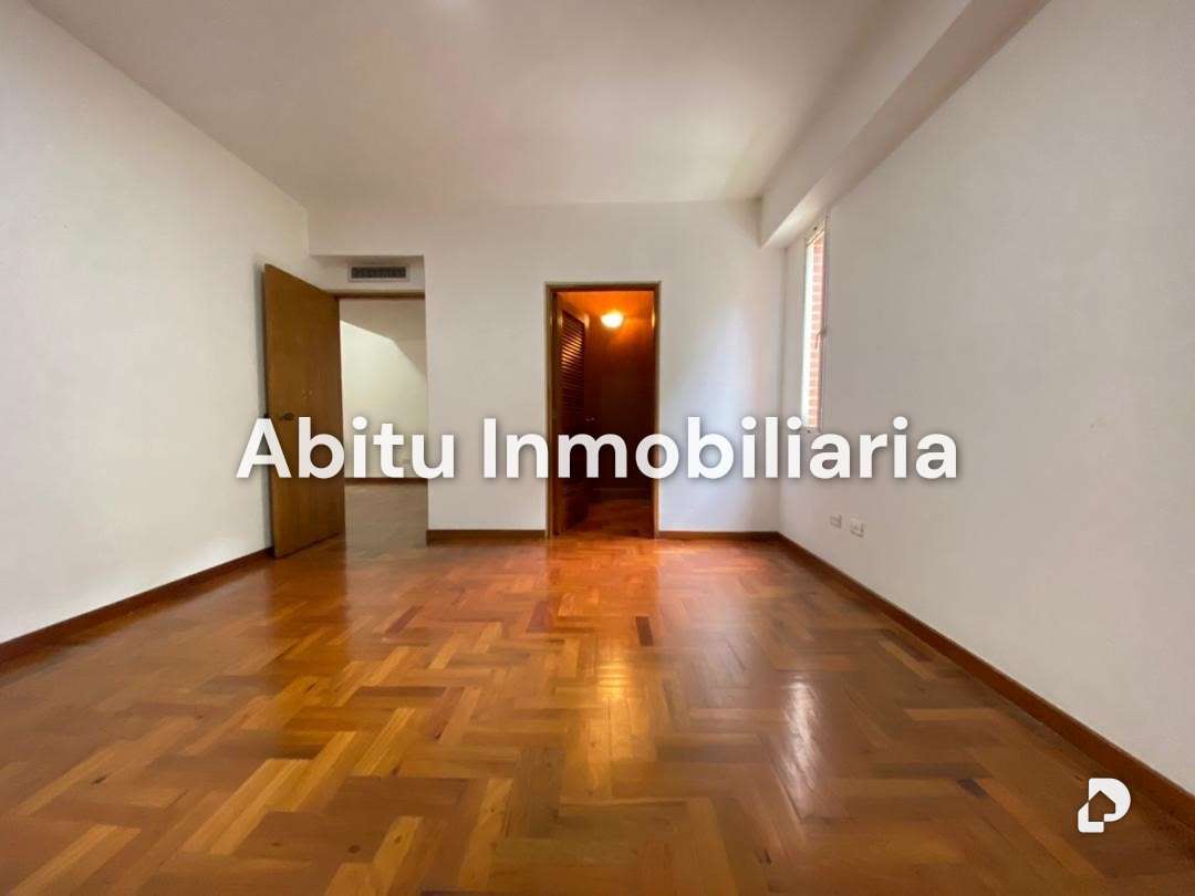 Apartamento en Lomas de La Lagunita, Caracas – 11