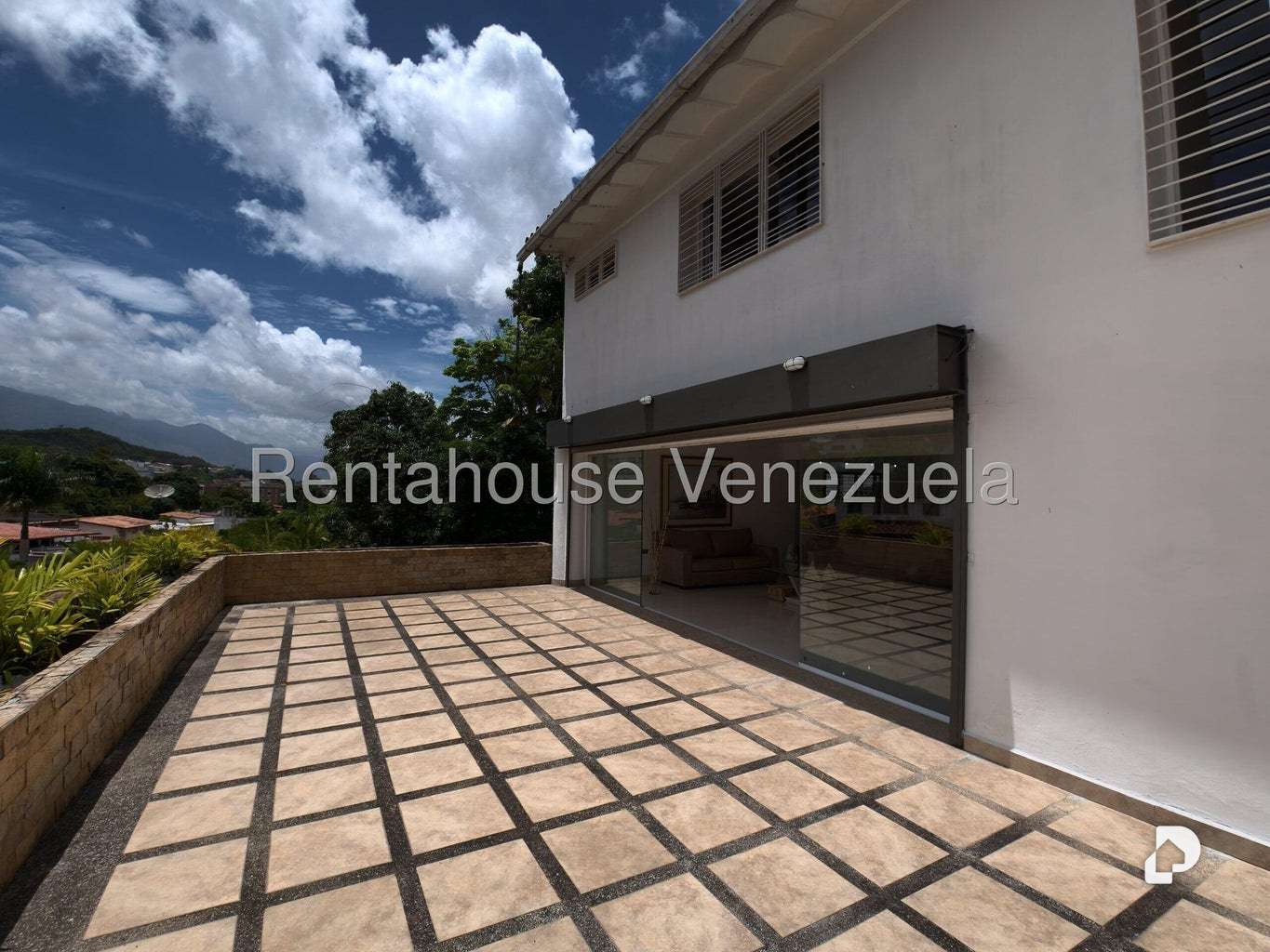 Casa en Cumbres de Curumo, Caracas – 28