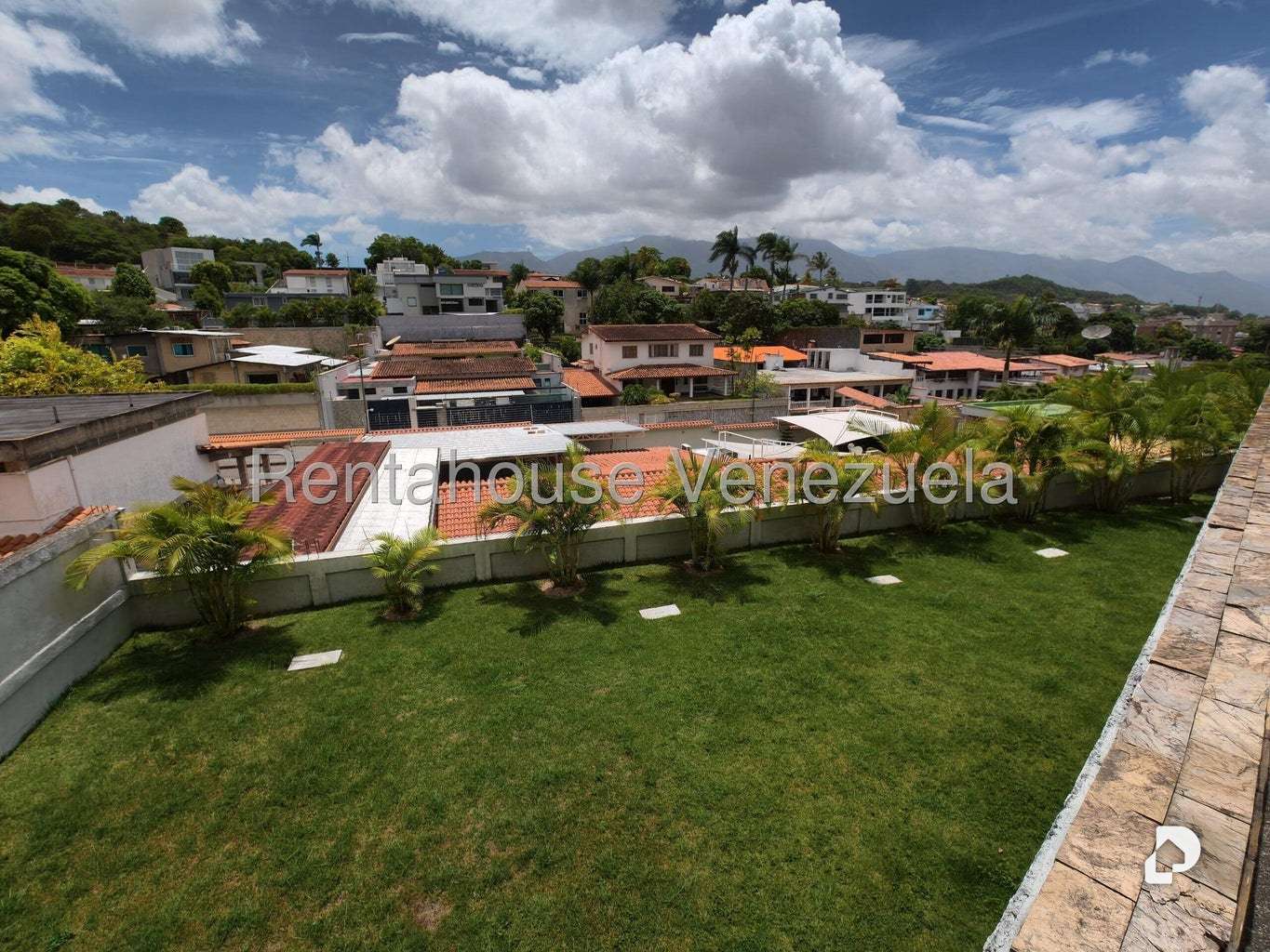 Casa en Cumbres de Curumo, Caracas – 27