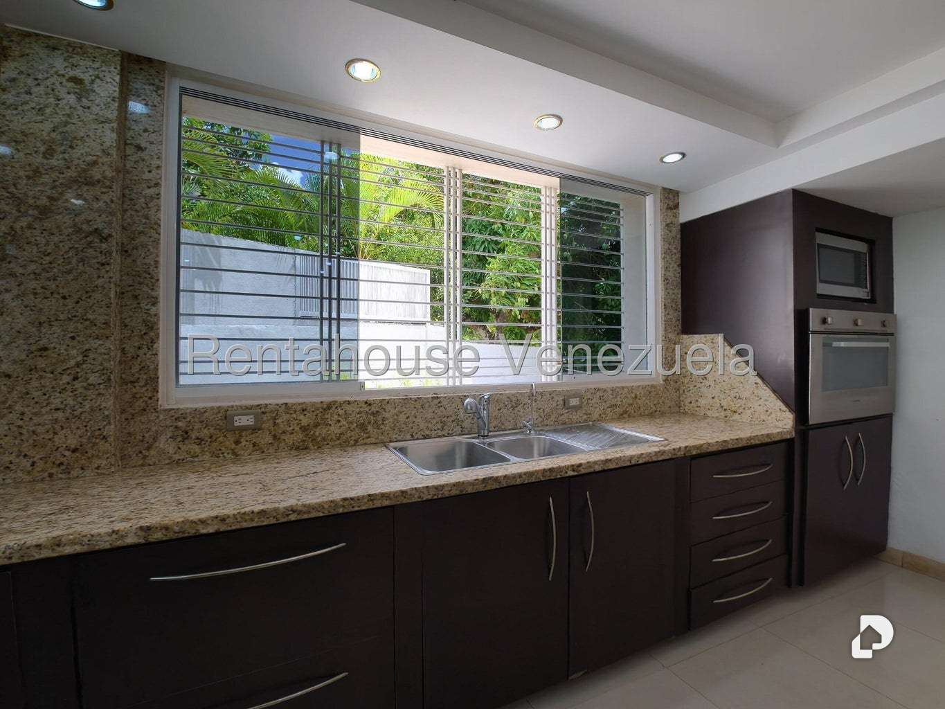 Casa en Cumbres de Curumo, Caracas – 31
