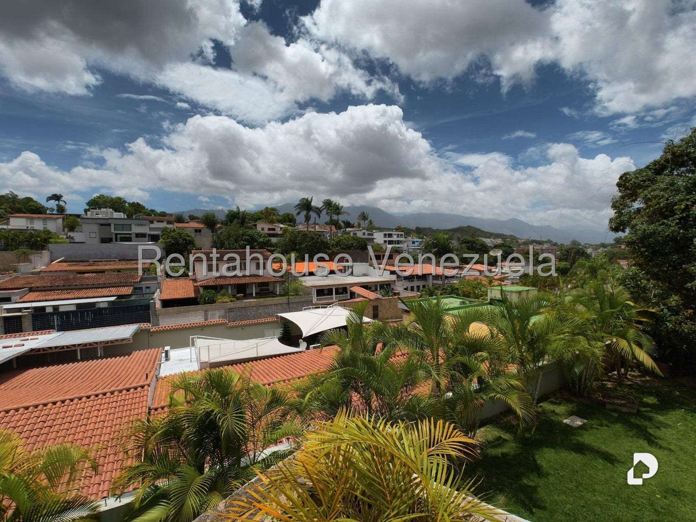 Casa en Cumbres de Curumo, Caracas – 25