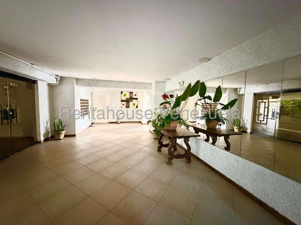 Apartamento en Las Mesetas de Santa Rosa de Lima, Caracas