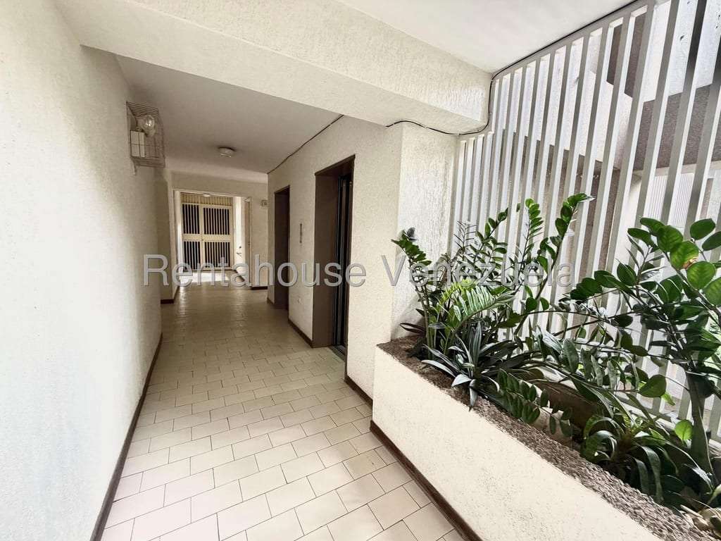 Apartamento en Las Mesetas de Santa Rosa de Lima, Caracas