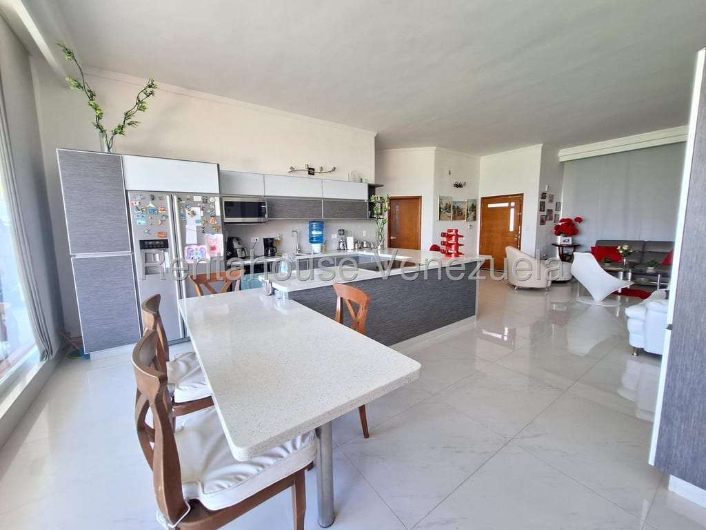 Casa en Altos de Guataparo, Valencia
