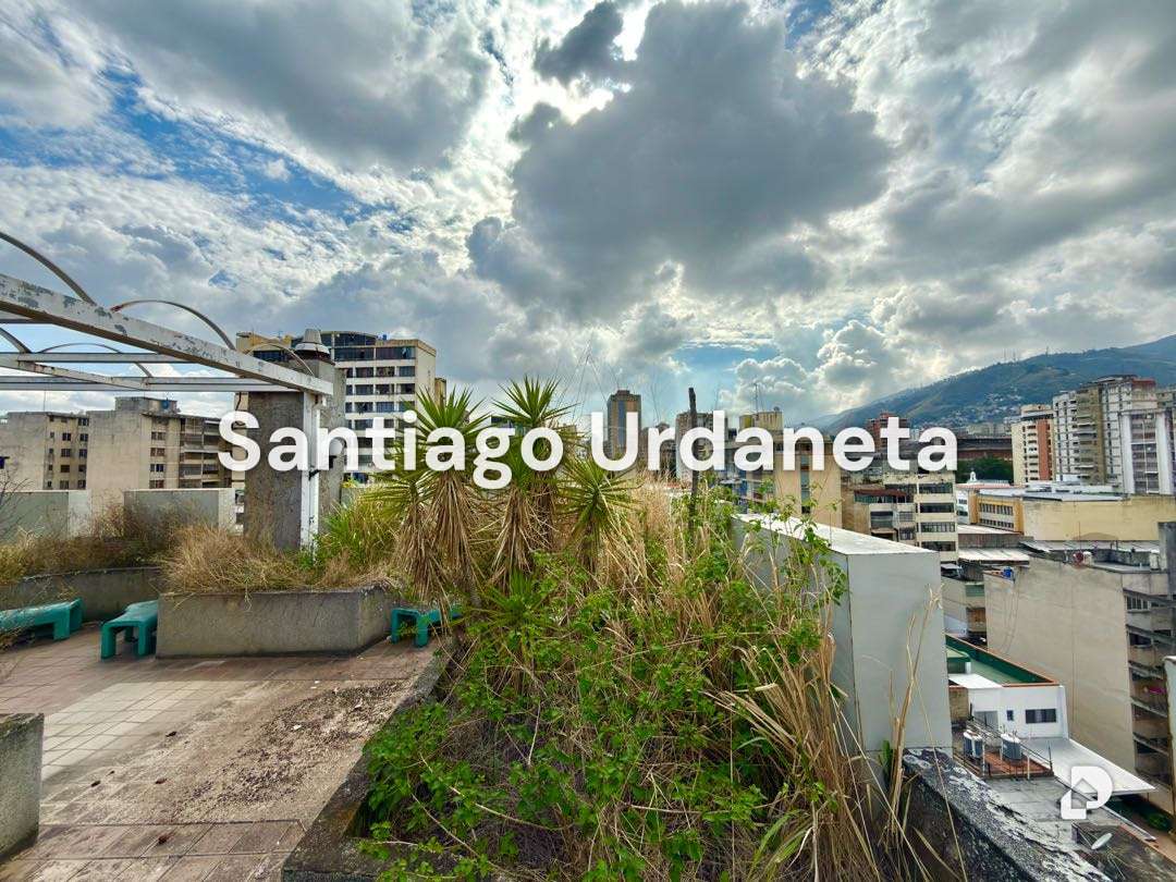 Building in Altagracia, Caracas – 15