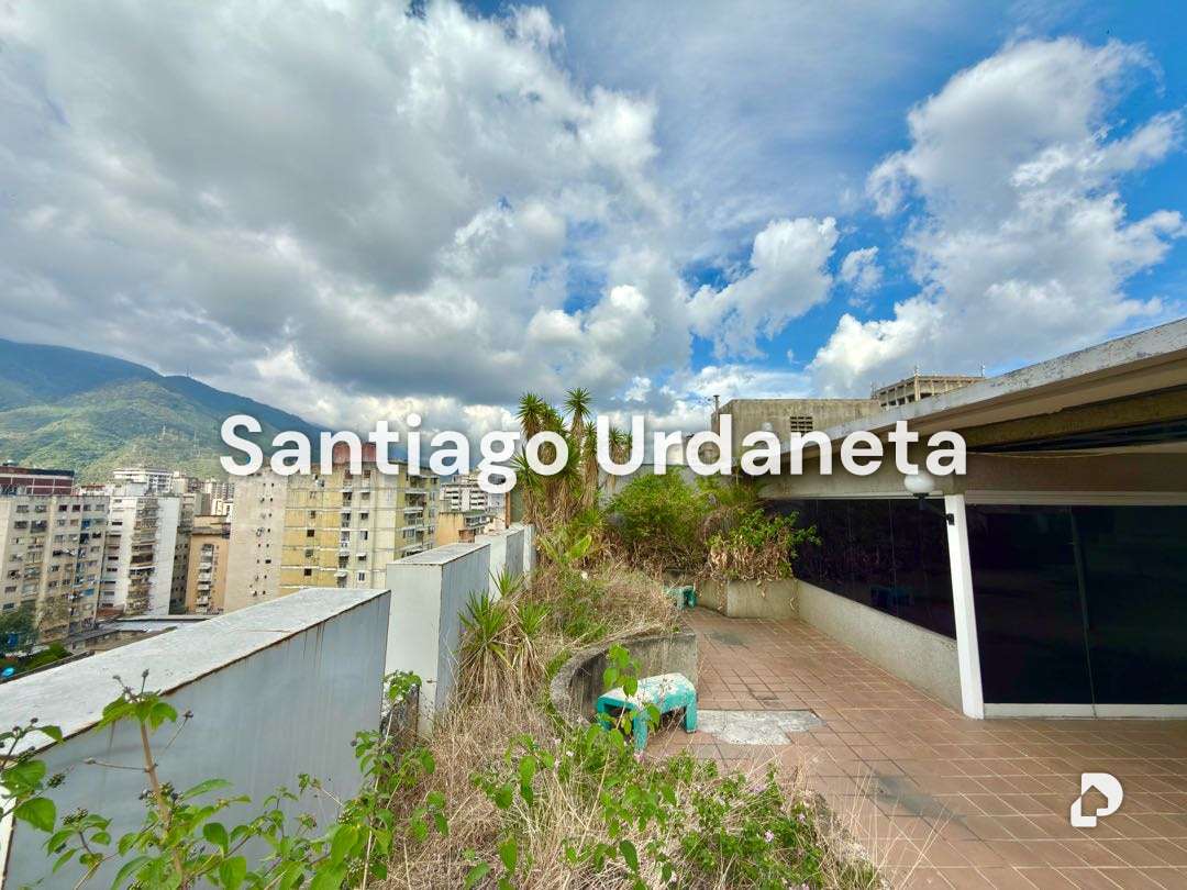 Building in Altagracia, Caracas – 17