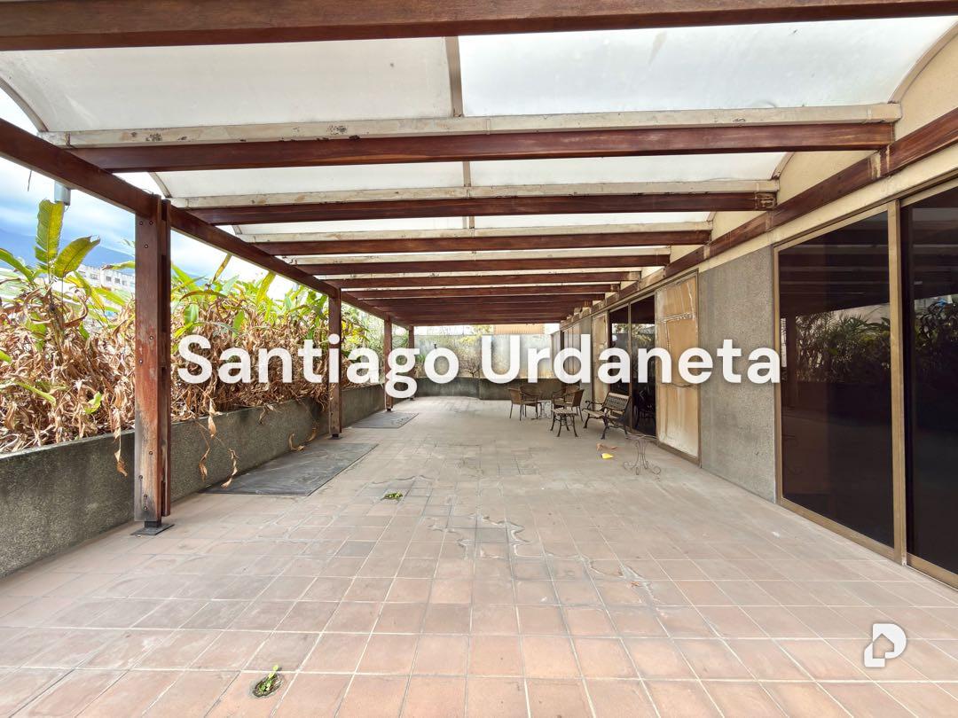 Building in Altagracia, Caracas – 2