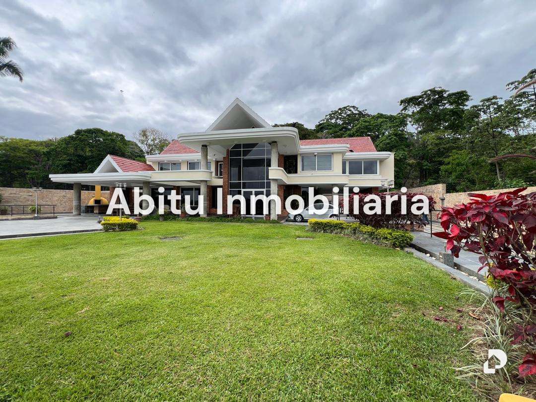 House in La Lagunita, Caracas – 30