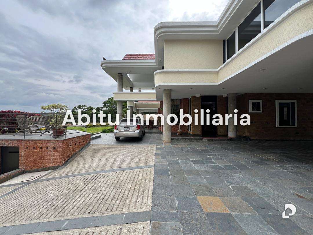 House in La Lagunita, Caracas – 26