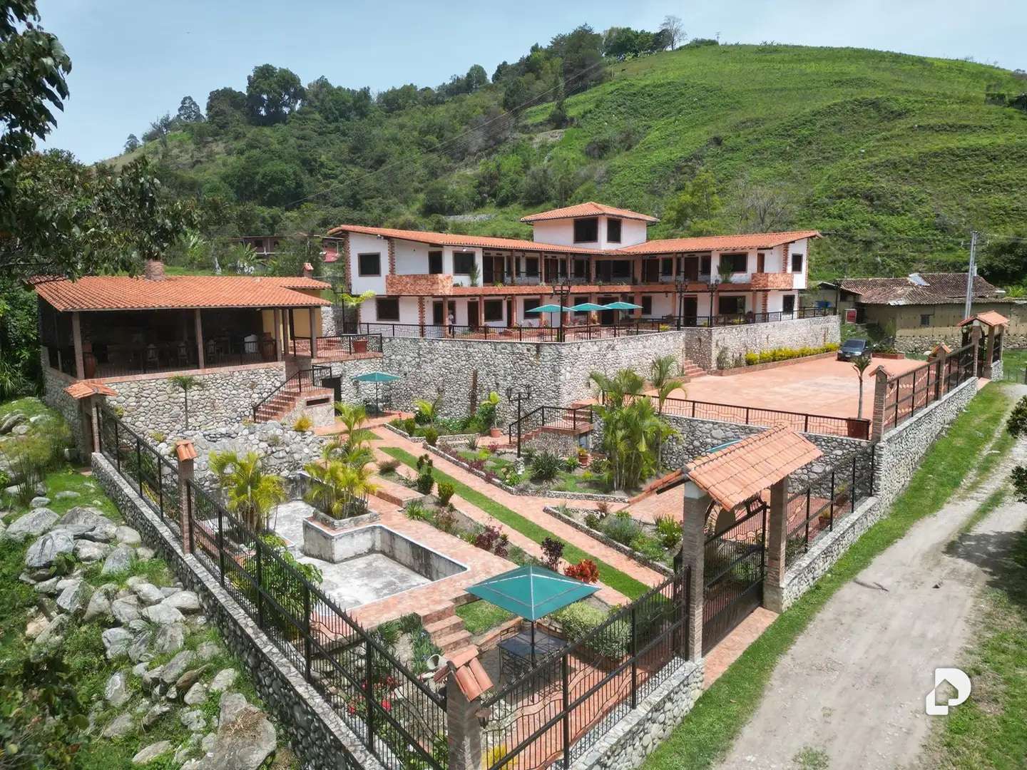 Edificio en Mucunután, Tabay – 1