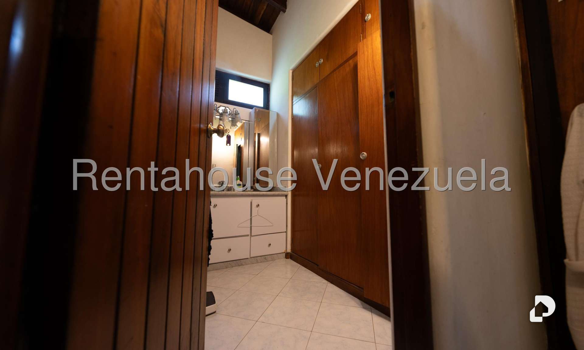 Casa en Cerro Verde, Caracas – 25