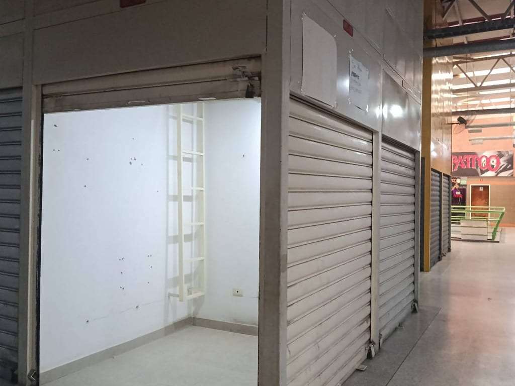 Local comercial en Av. Bolívar Sur, Valencia - 1