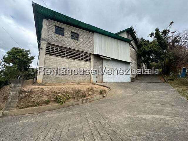 Warehouse in Caracas - 1