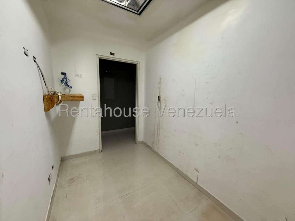 Local comercial en Santa Rosa de Lima, Caracas