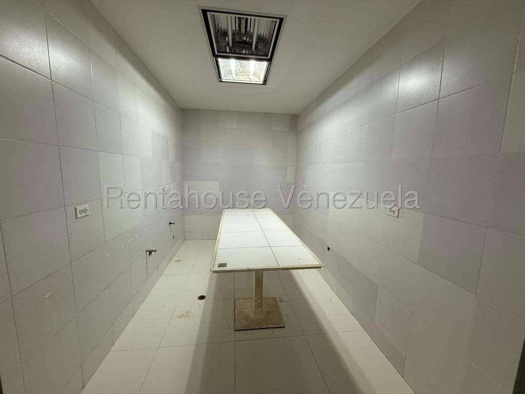 Local comercial en Santa Rosa de Lima, Caracas