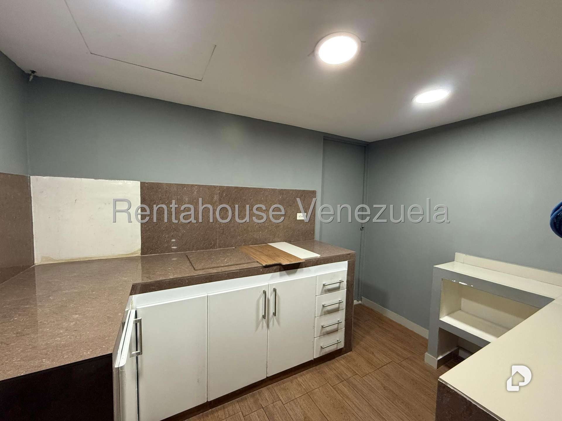 Local comercial en Santa Rosa de Lima, Caracas – 11