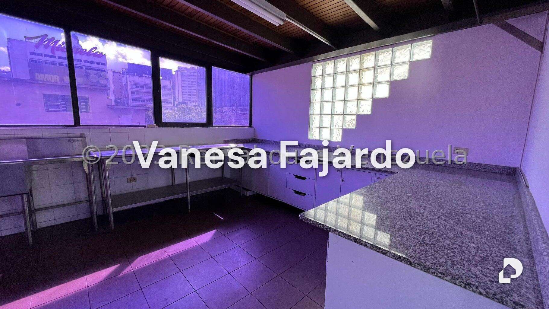 Edificio en Bello Monte, Caracas – 25