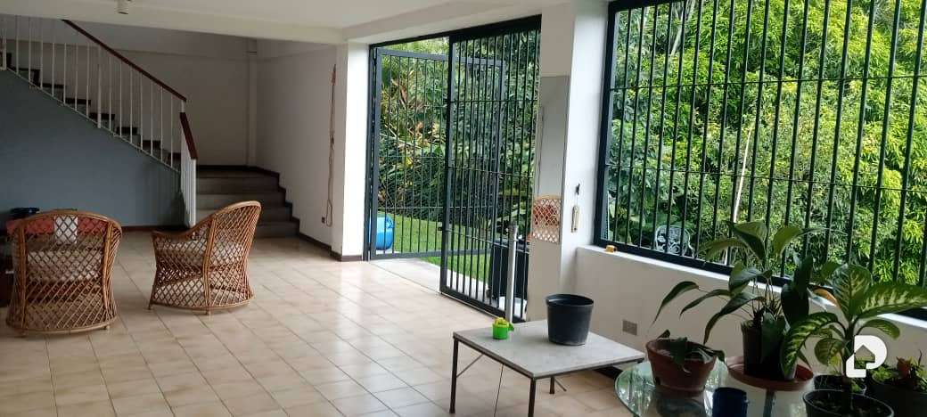House in La Lagunita, Caracas – 12