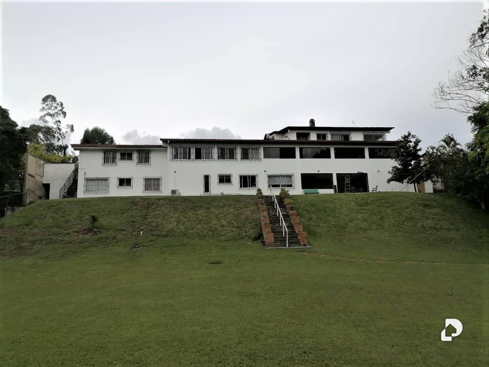 House in La Lagunita, Caracas – 4
