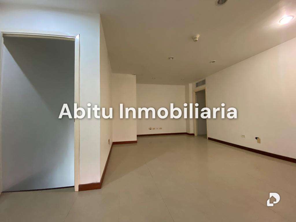 Commercial space in Los Robles, Margarita (sureste) – 2