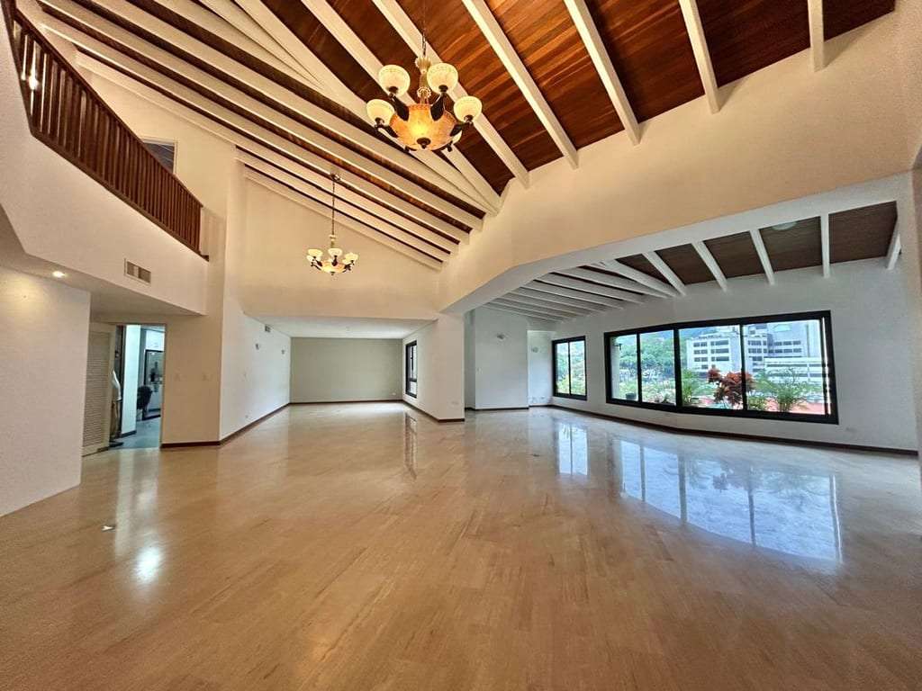 Apartamento en Altamira, Caracas - 1