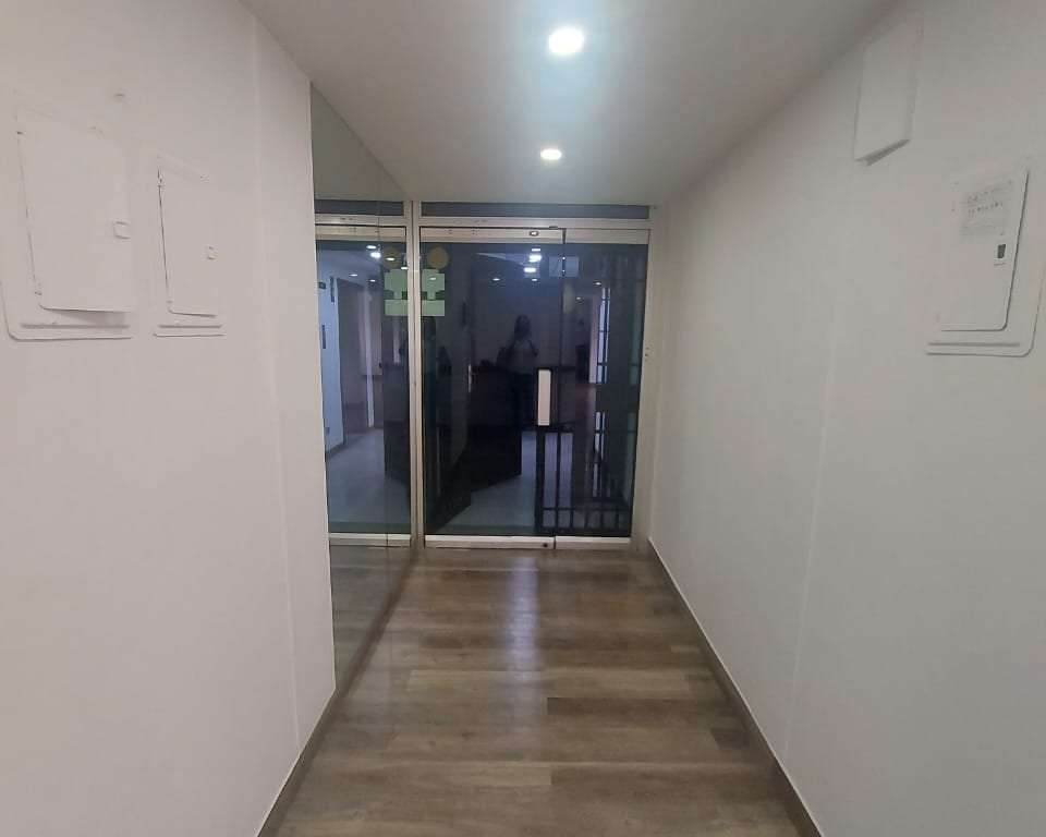 Oficina en Los Palos Grandes, Caracas - 1