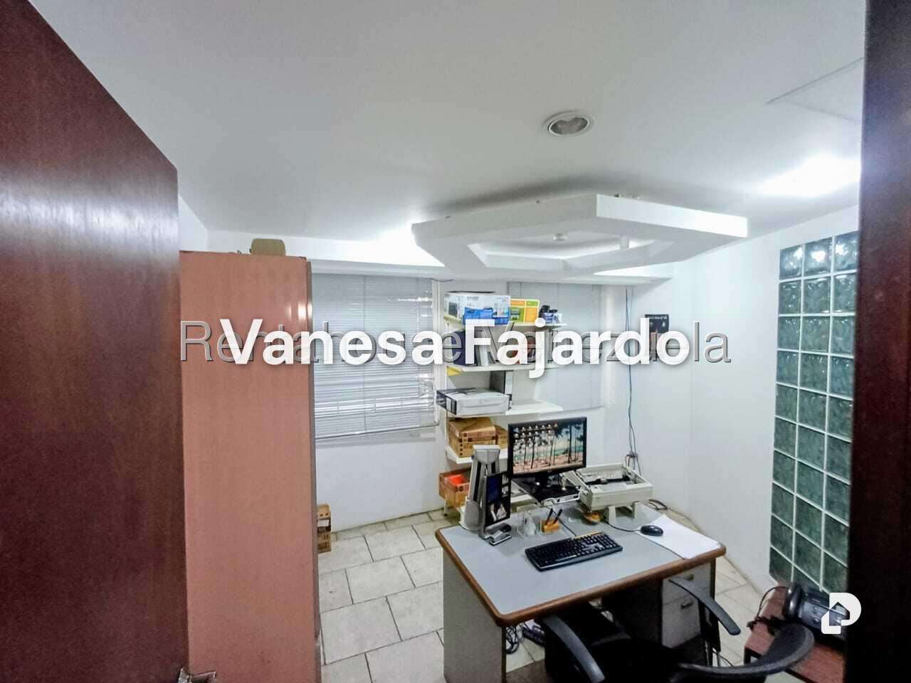 Local comercial en Parroquia Catedral, Caracas – 28