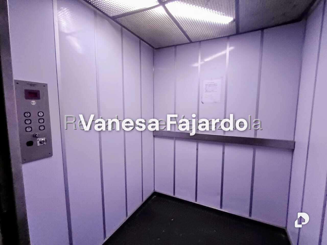 Local comercial en Parroquia Catedral, Caracas – 19