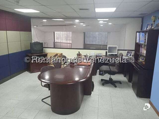 Local comercial en La Urbina, Caracas – 13