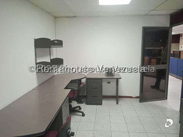 Local comercial en La Urbina, Caracas – 30