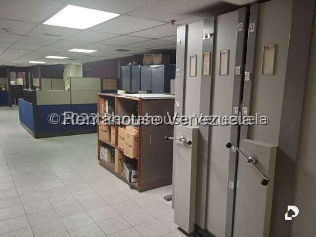 Local comercial en La Urbina, Caracas – 26