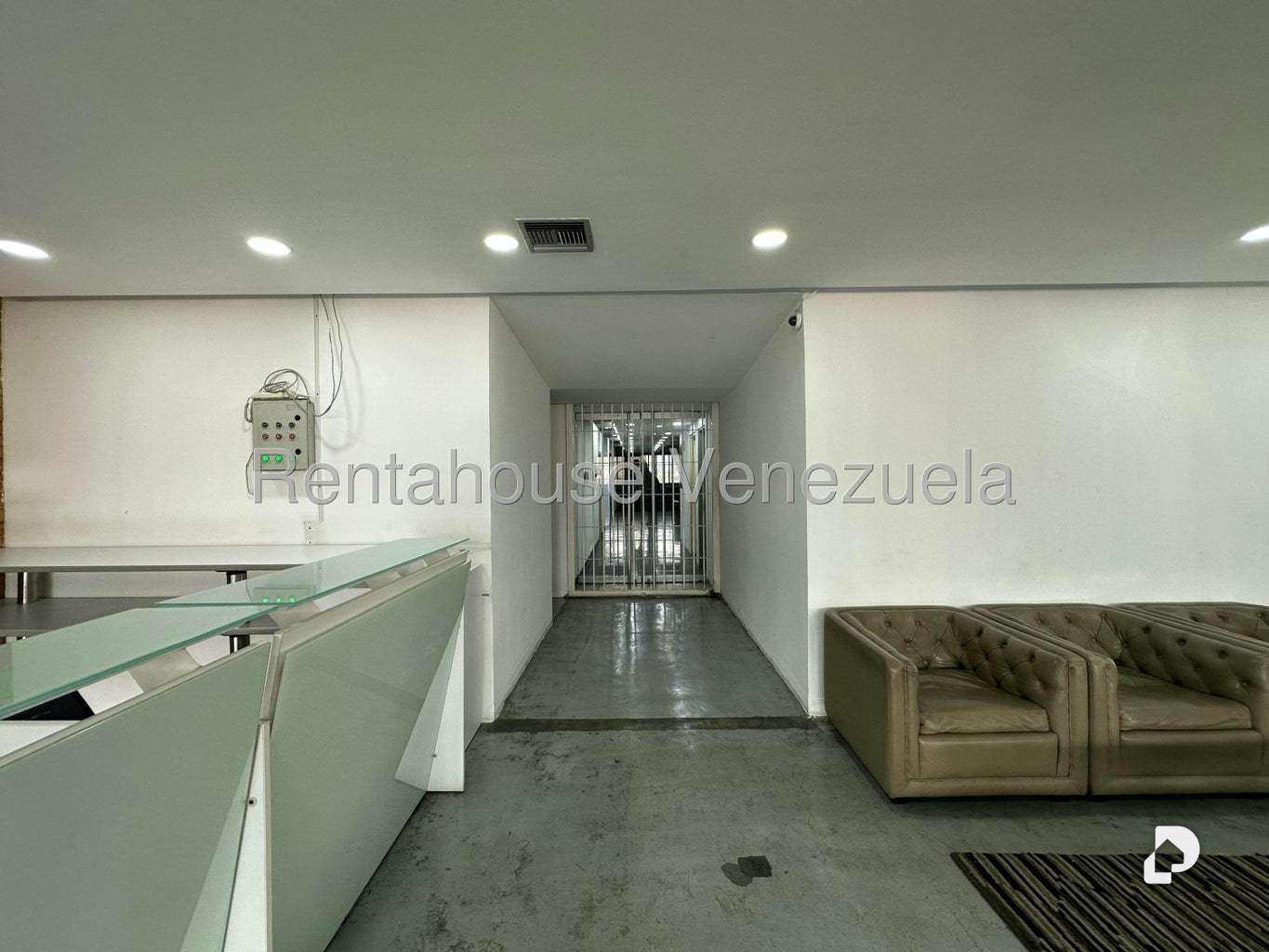 Oficina en Los Palos Grandes, Caracas – 8