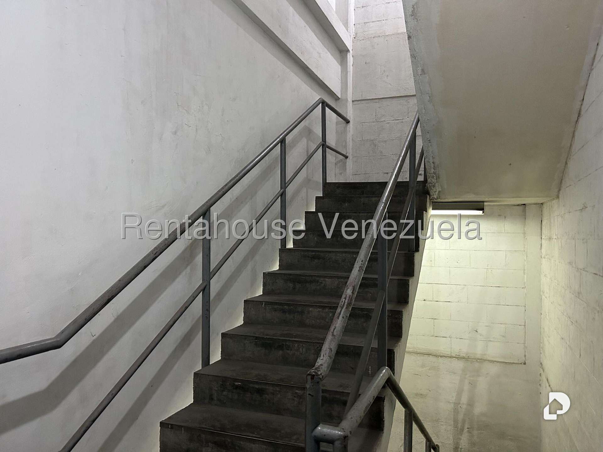 Galpón en Los Cortijos de Lourdes, Caracas – 2