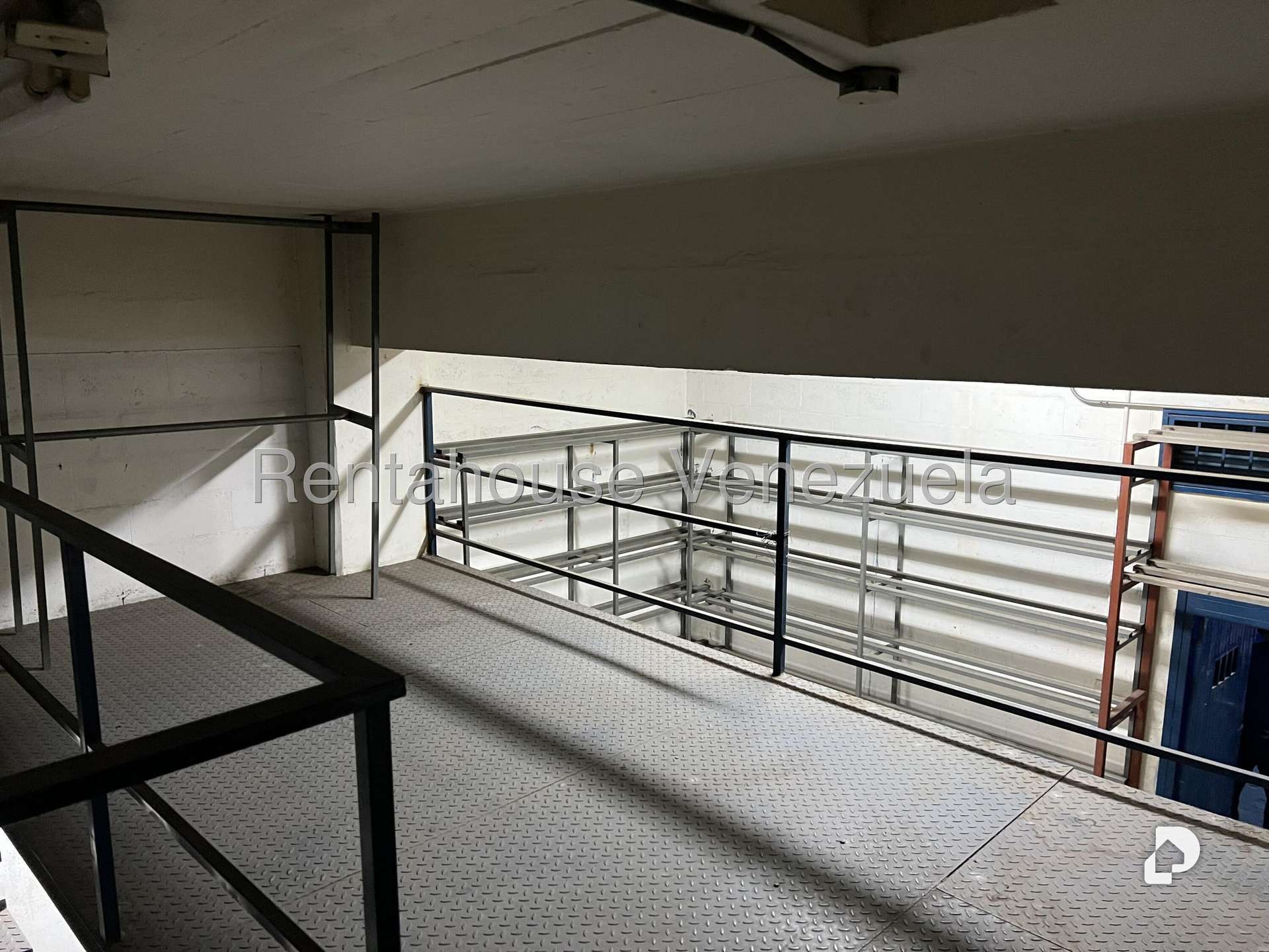 Galpón en Los Cortijos de Lourdes, Caracas – 9
