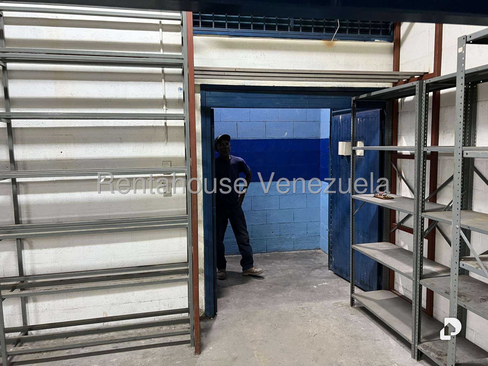 Galpón en Los Cortijos de Lourdes, Caracas – 13
