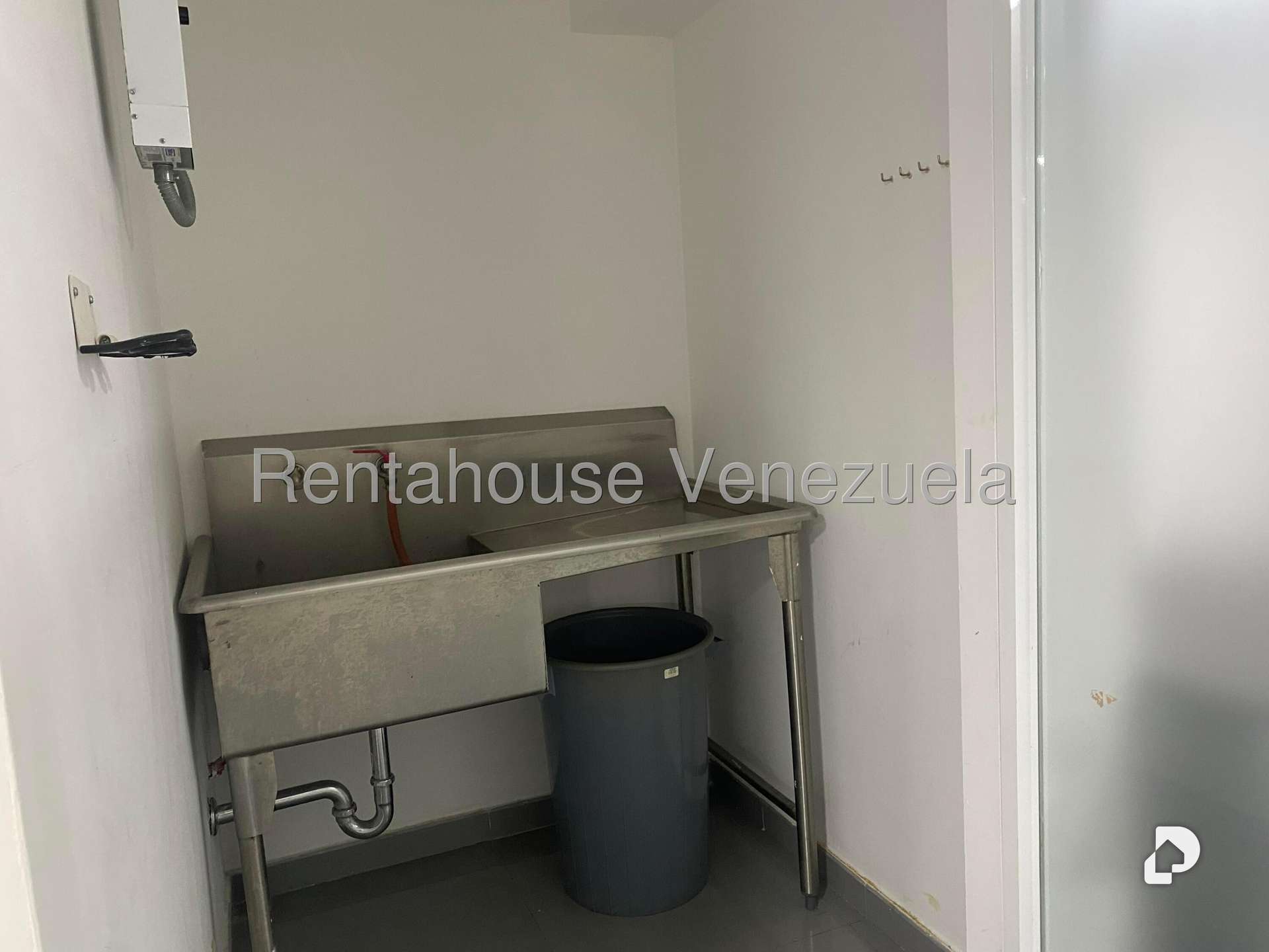 Galpón en Boleíta Sur, Caracas – 27