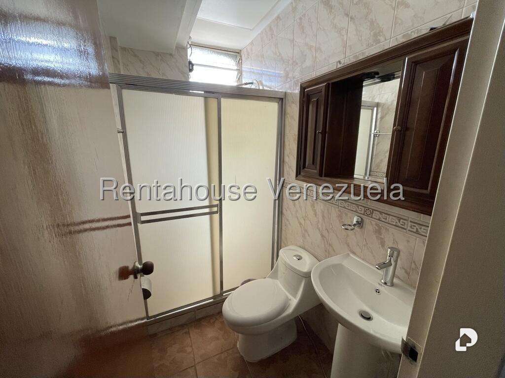 Edificio en Boleíta Sur, Caracas – 26