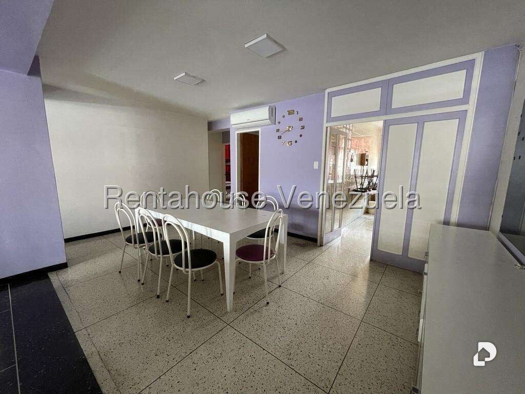 Edificio en Boleíta Sur, Caracas – 19