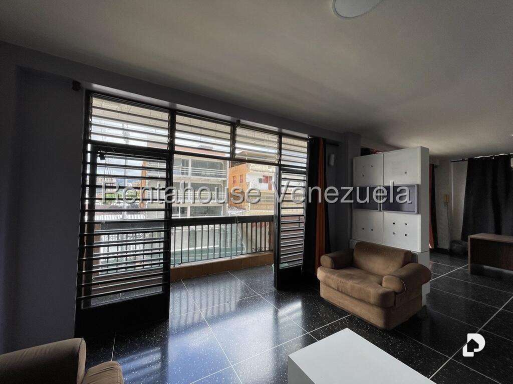 Edificio en Boleíta Sur, Caracas – 18
