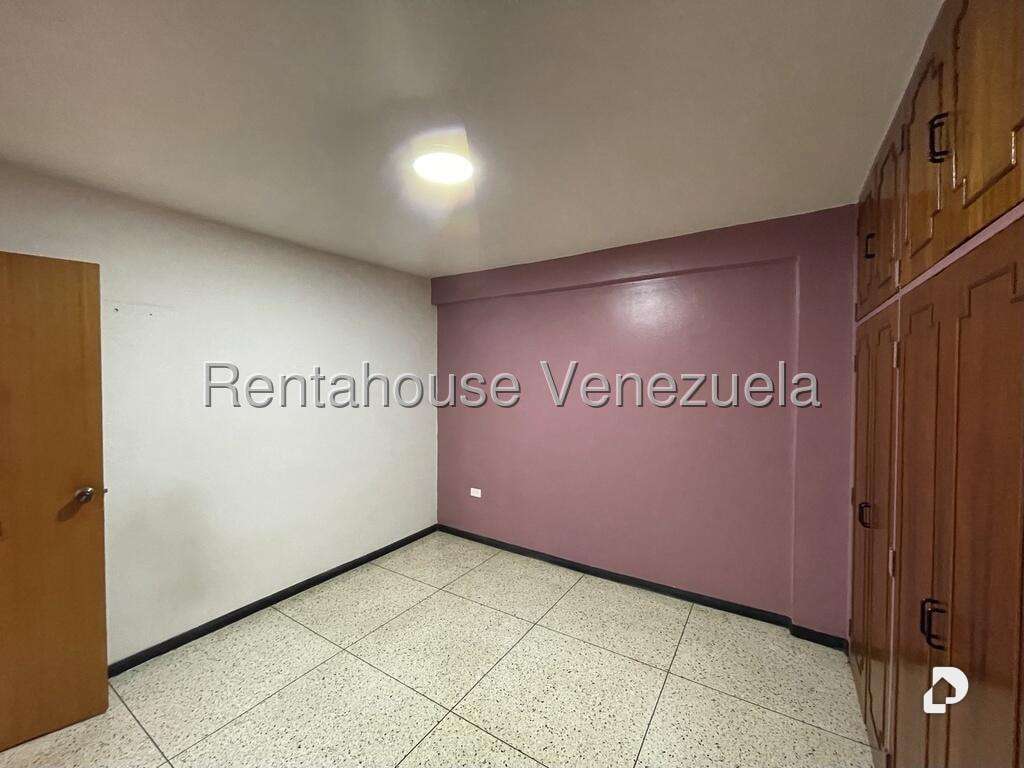 Edificio en Boleíta Sur, Caracas – 28