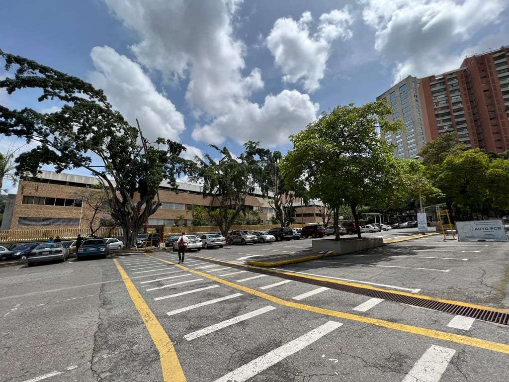 Local comercial en Parque Humboldt, Caracas - 1