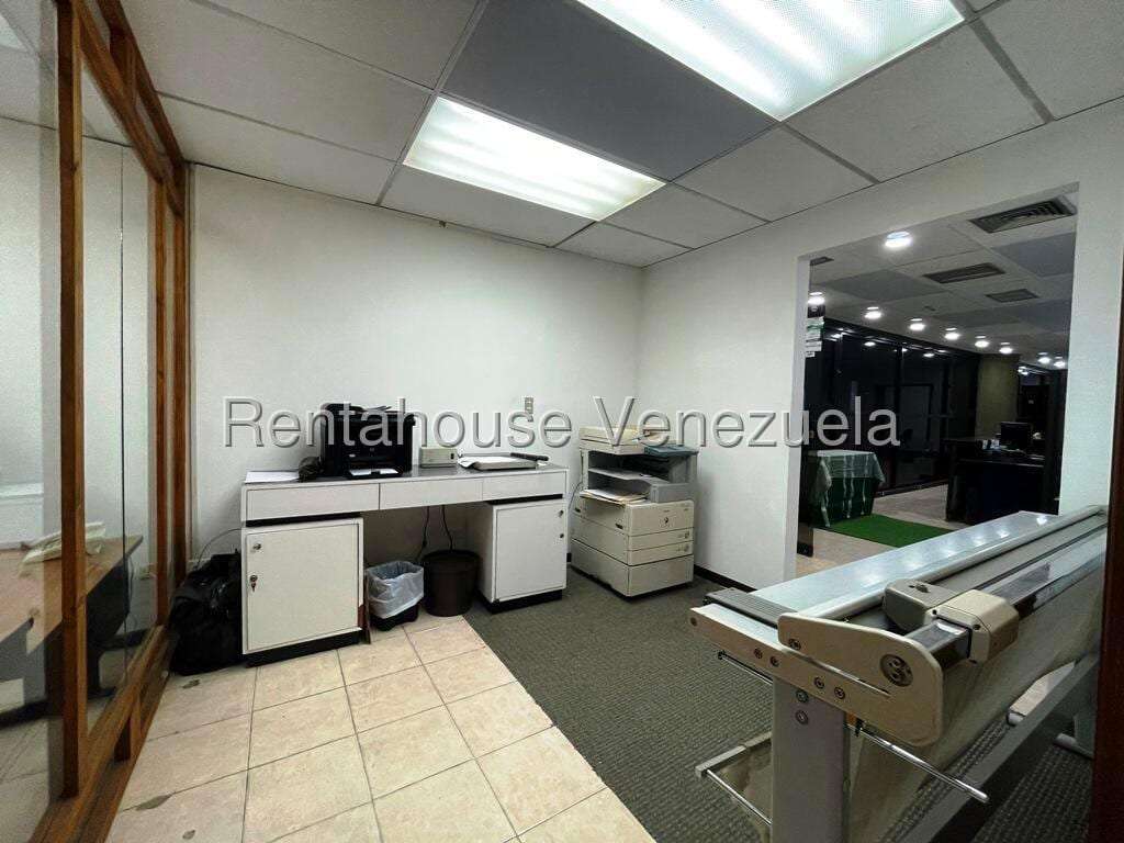 Local comercial en Los Samanes, Caracas