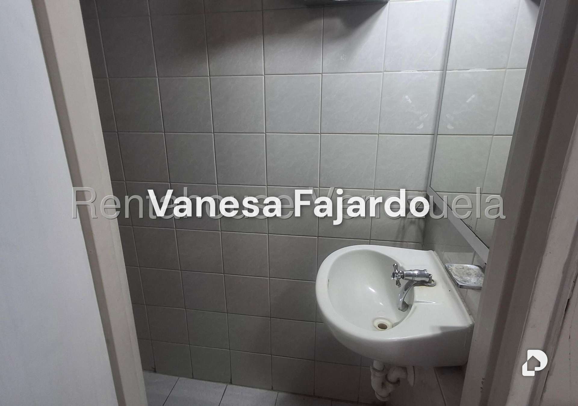 Oficina en El Bosque, Caracas – 27