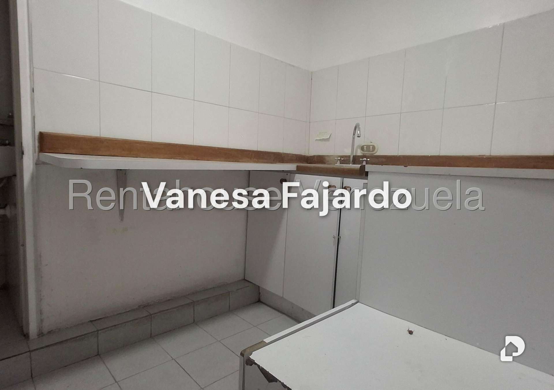 Oficina en El Bosque, Caracas – 24