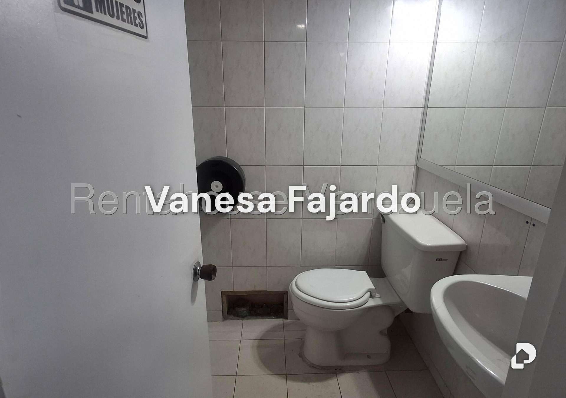 Oficina en El Bosque, Caracas – 26